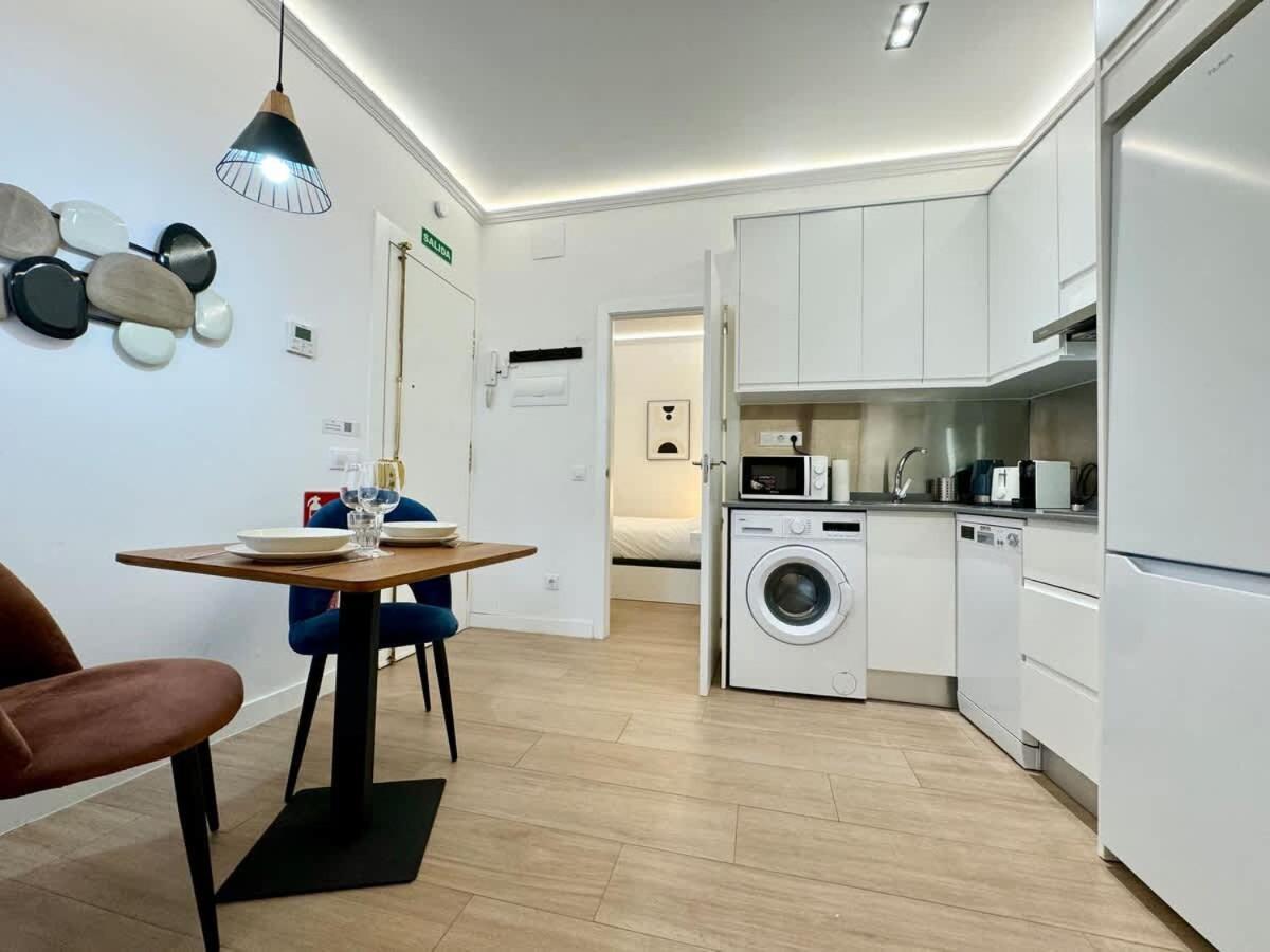 Plaza Mayor Cozy Private Apartment With Ac มาดริด ภายนอก รูปภาพ