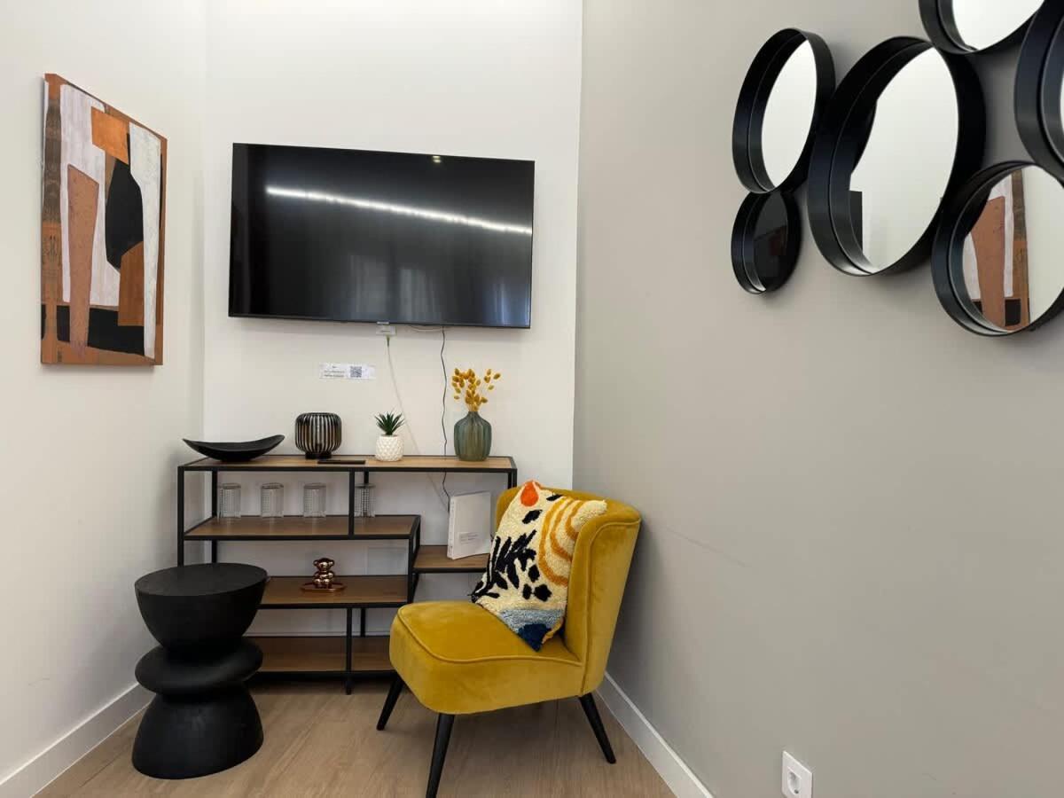 Plaza Mayor Cozy Private Apartment With Ac มาดริด ภายนอก รูปภาพ